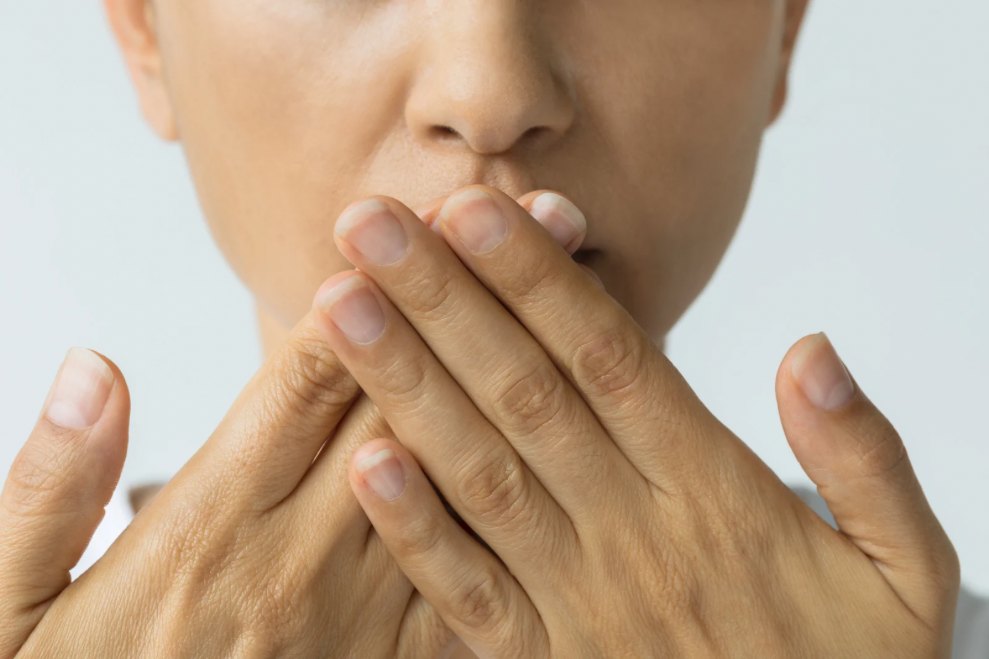 Diş eti hastalığı (periodontitis) kaynaklı ağız kokusu